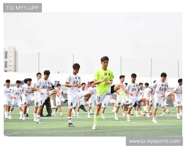 足球联赛在青训扶持中推动俱乐部建立学业支持与升学指导服务，足球青训招生